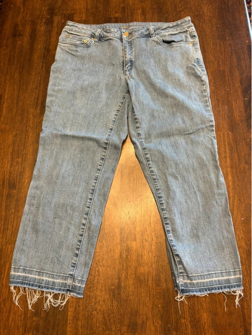 Michael Kors Women's Light Wash Denim Jeans Size 12 with Frayed Hem